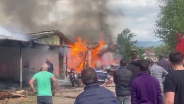 Hendek’te Kereste Atölyesi Yangını Kontrol Altına Alındı