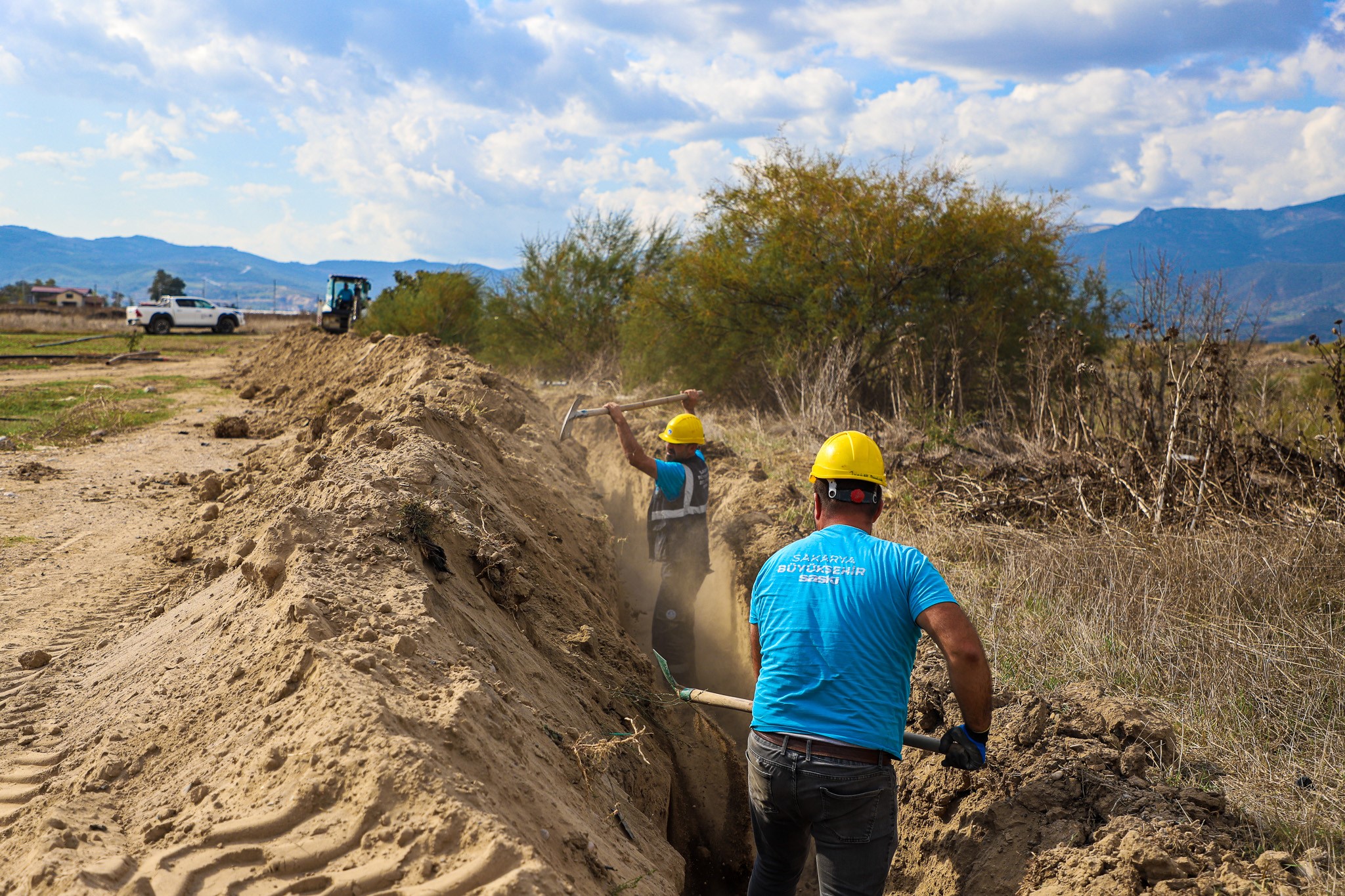 SASKİ, Geyve’de Yeni İçme Suyu Hattı İmalatına Devam Ediyor