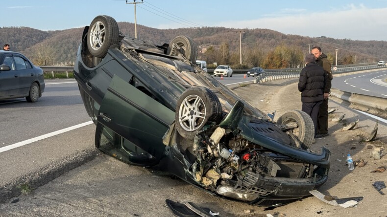 Sakarya Adapazarı’nda Takla Atan Otomobilde Sürücü Yaralandı