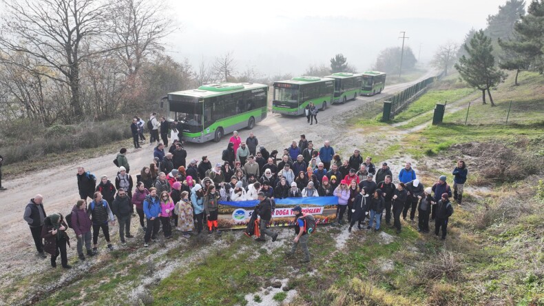 Sakarya Büyükşehir Belediyesi Sonbahar Doğa Yürüyüşleri Elmalı Köyü Aslanlar Göleti Parkuruyla Devam Etti