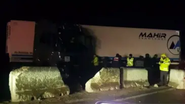 Geyve’de Tır Kazası: Yol 2 Saat Kapalı Kaldı
