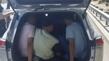 SUV’da 9 Düzensiz Göçmen Yakalandı