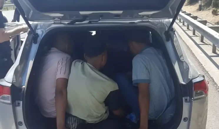 SUV’da 9 Düzensiz Göçmen Yakalandı