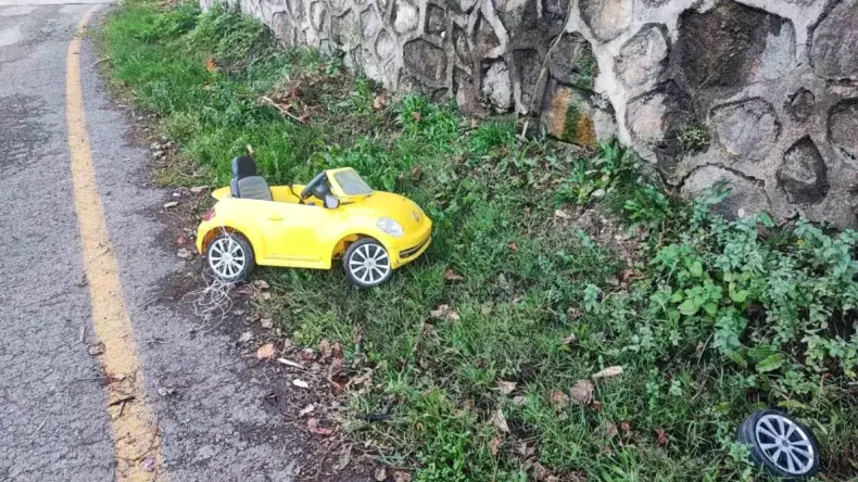 Akyazı’da Çocuk Akülü Arabasıyla Kazada Ağır Yaralandı