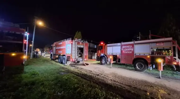 Erenler’de Ev Yangını: İki Katlı Ev Kül Oldu